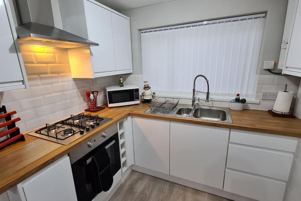 Stunning Holiday Home. Free Parking. Manchester Exterior photo