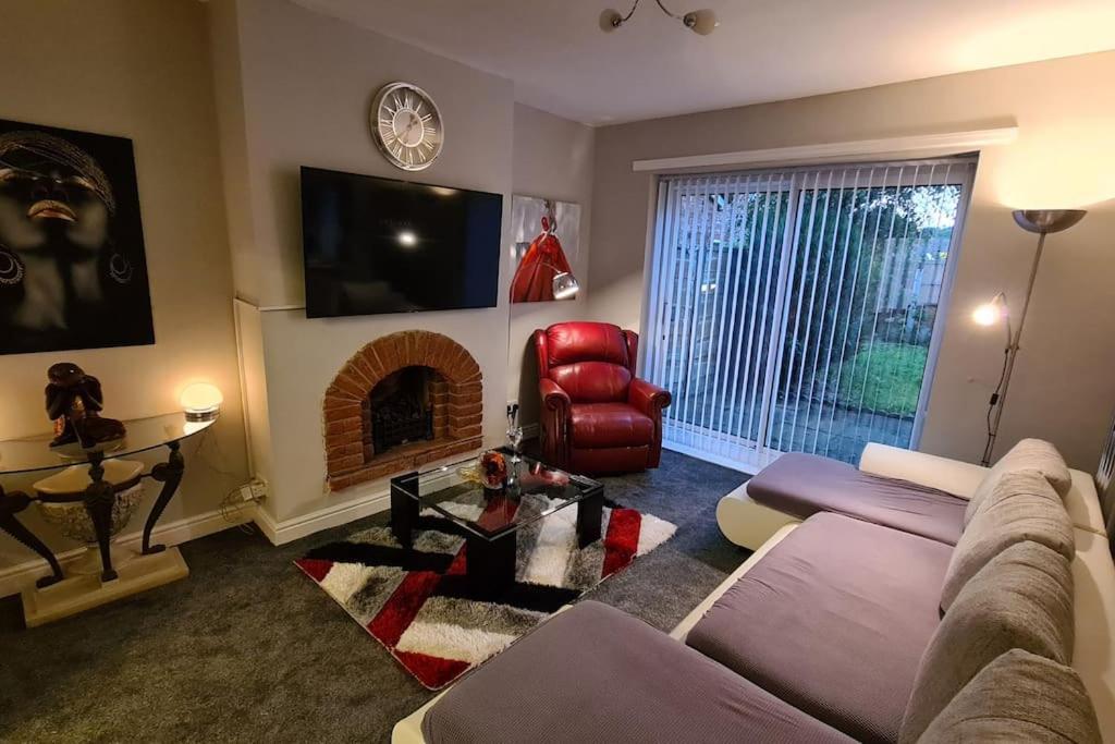 Stunning Holiday Home. Free Parking. Manchester Exterior photo
