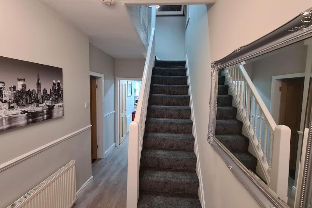Stunning Holiday Home. Free Parking. Manchester Exterior photo