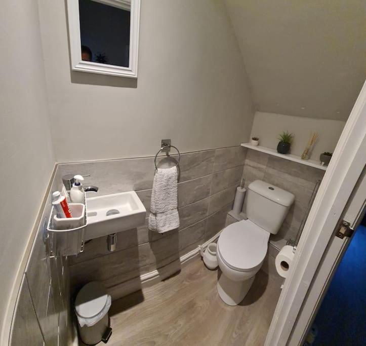 Stunning Holiday Home. Free Parking. Manchester Exterior photo