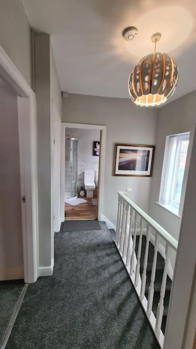 Stunning Holiday Home. Free Parking. Manchester Exterior photo