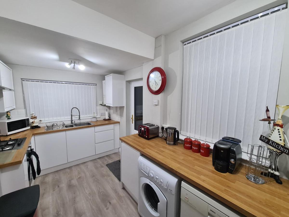 Stunning Holiday Home. Free Parking. Manchester Exterior photo